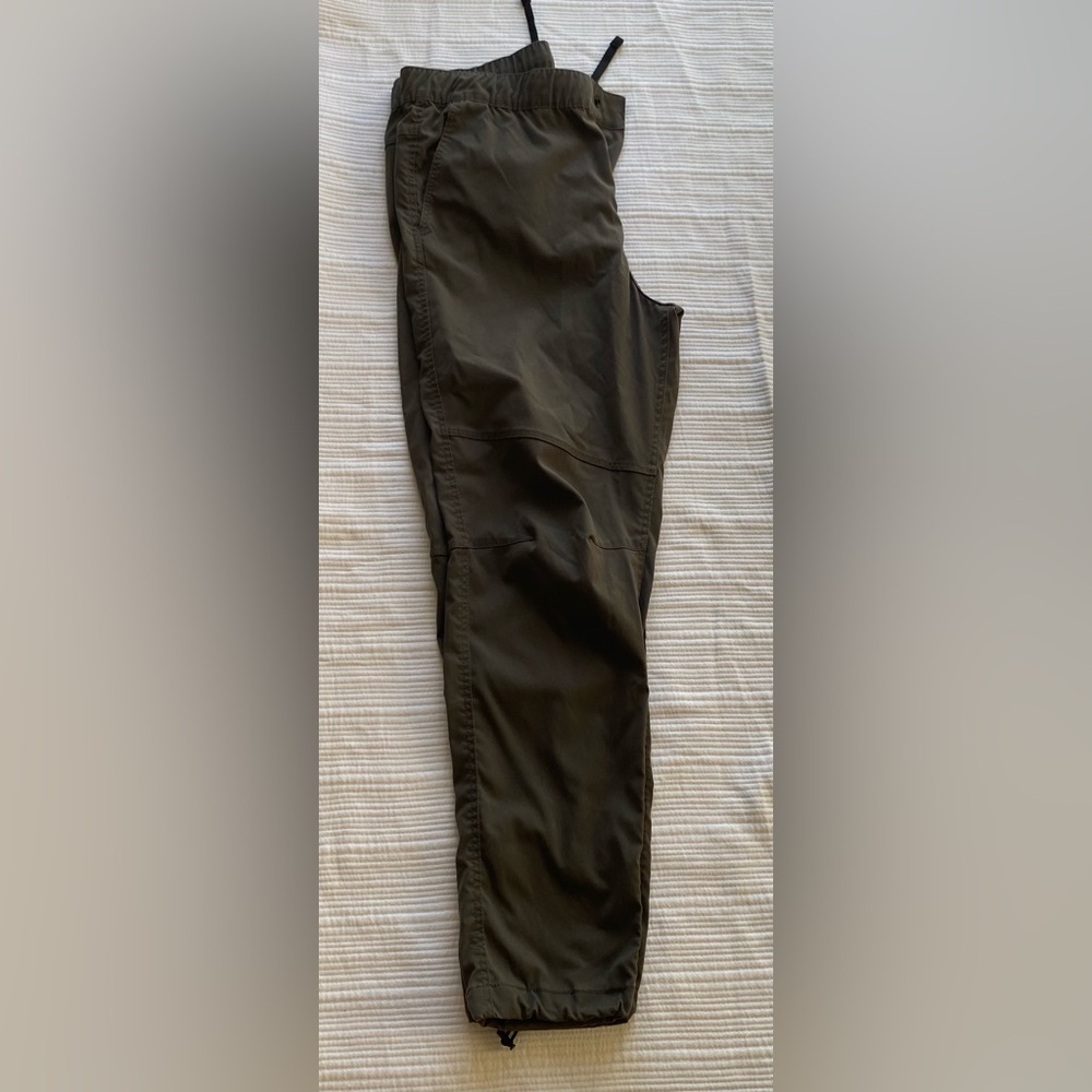 H&M Men's Slim Fit Tech Joggers Khaki Green Size M